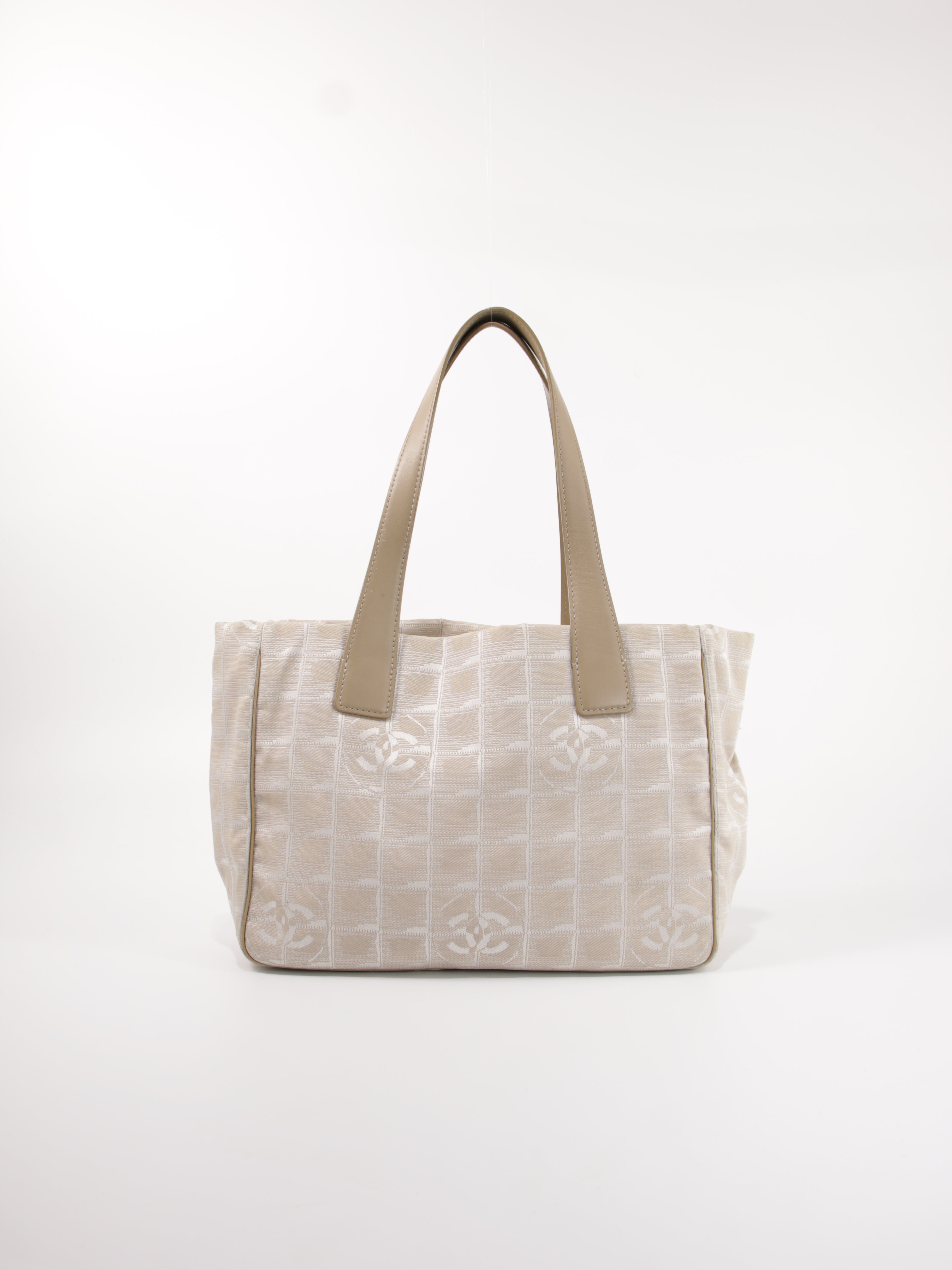 Medium New Travel Line Tote