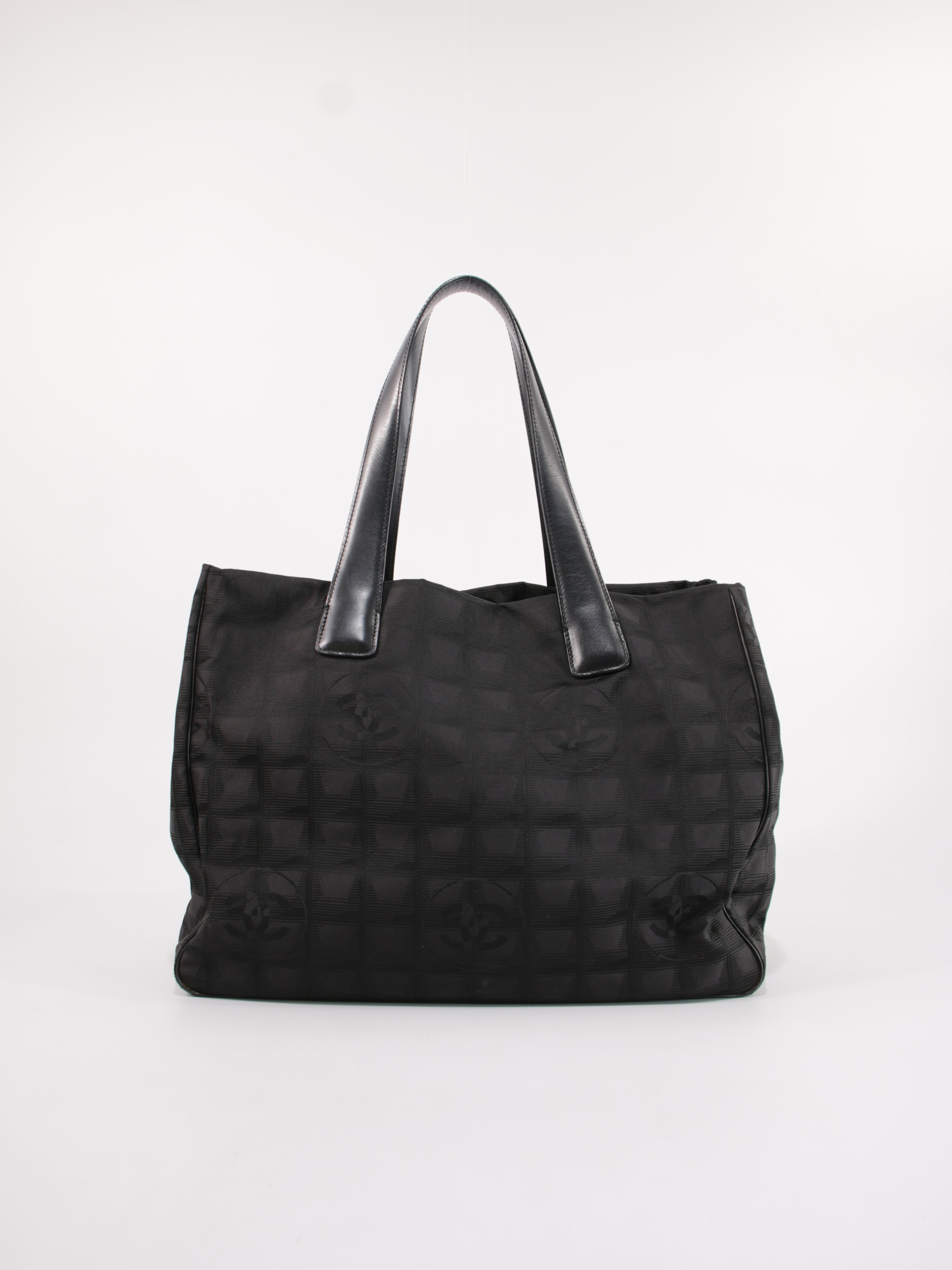 Medium New Travel Line Tote