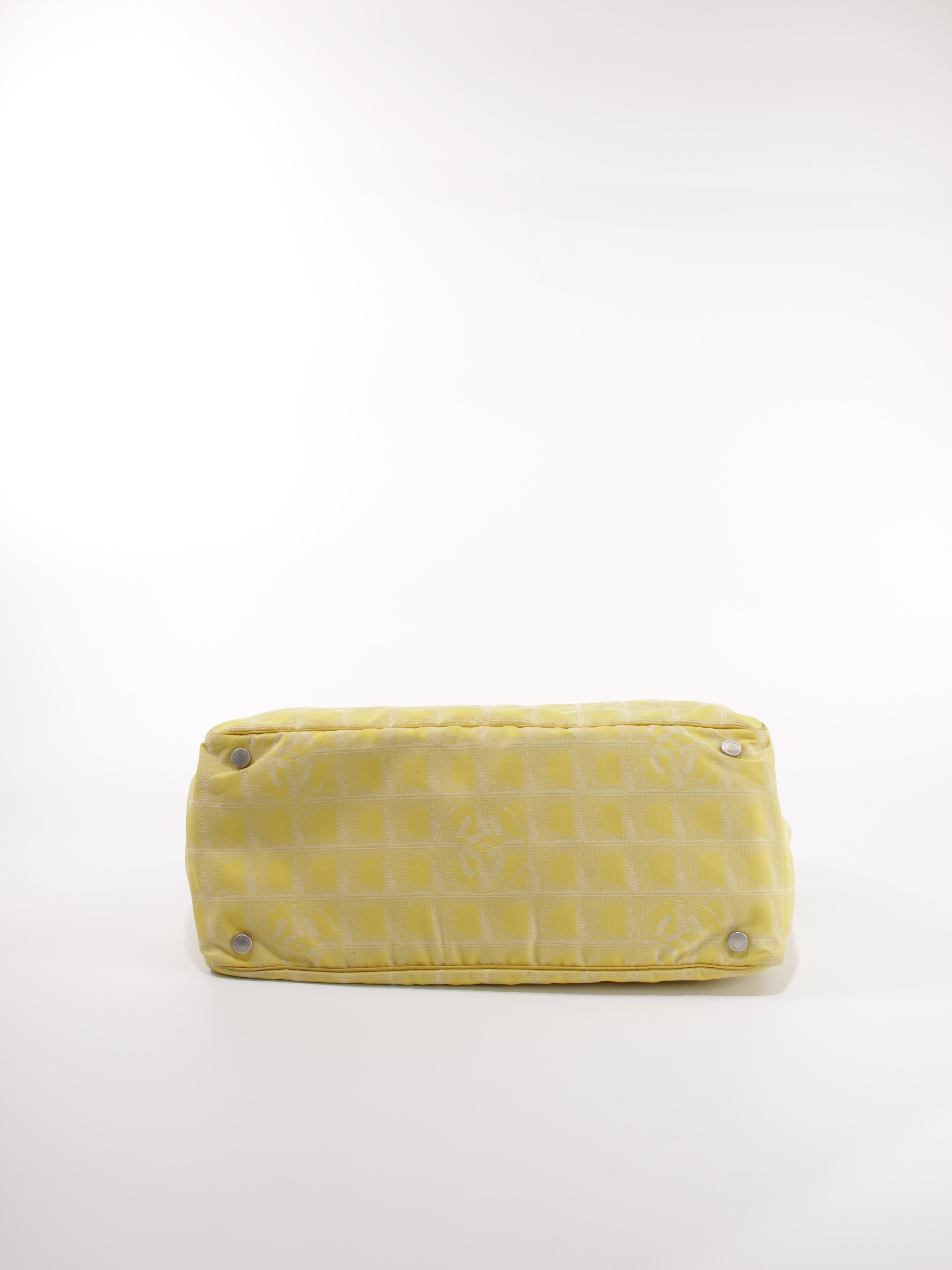 Medium New Travel Line Tote