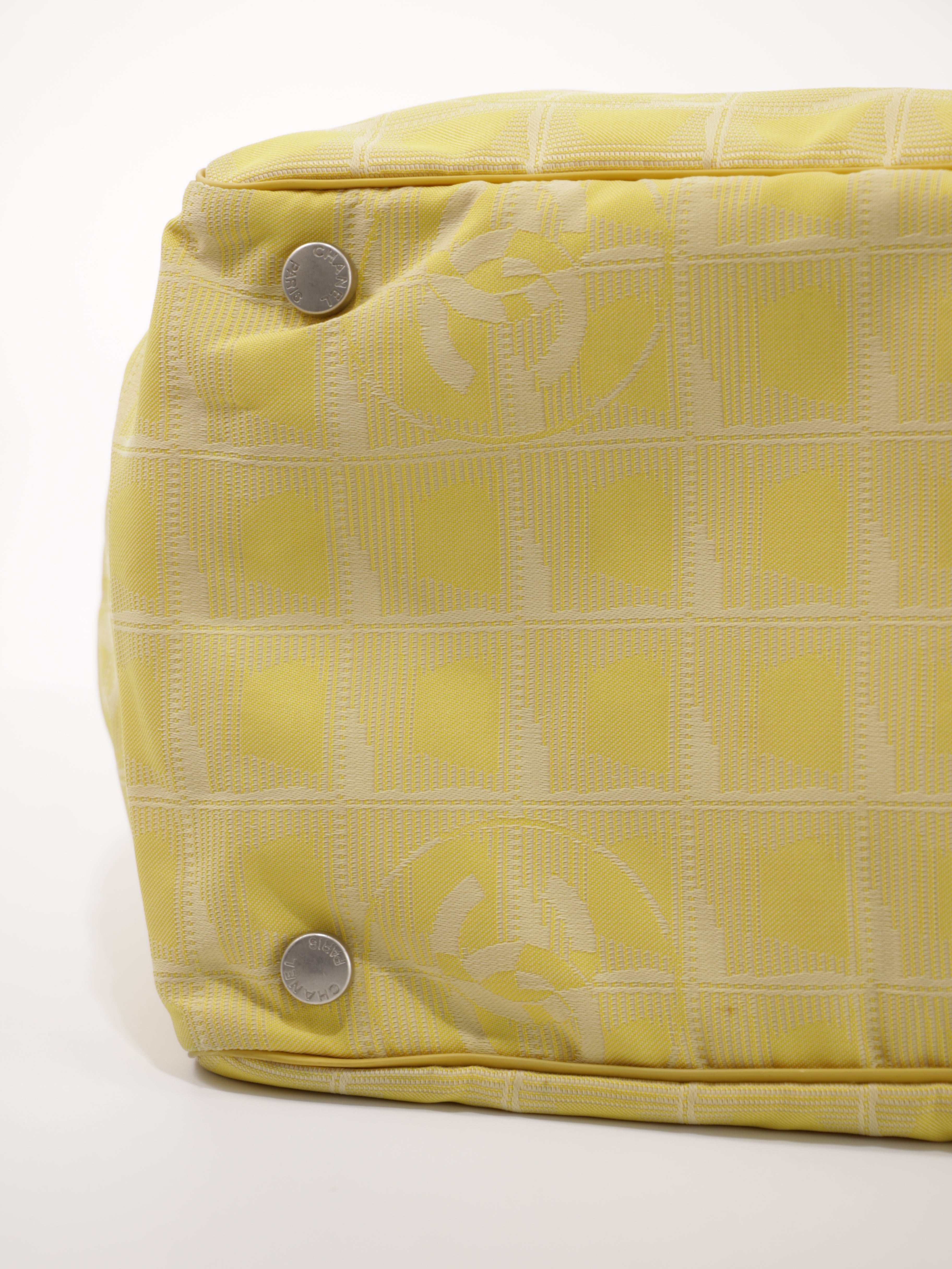 Medium New Travel Line Tote