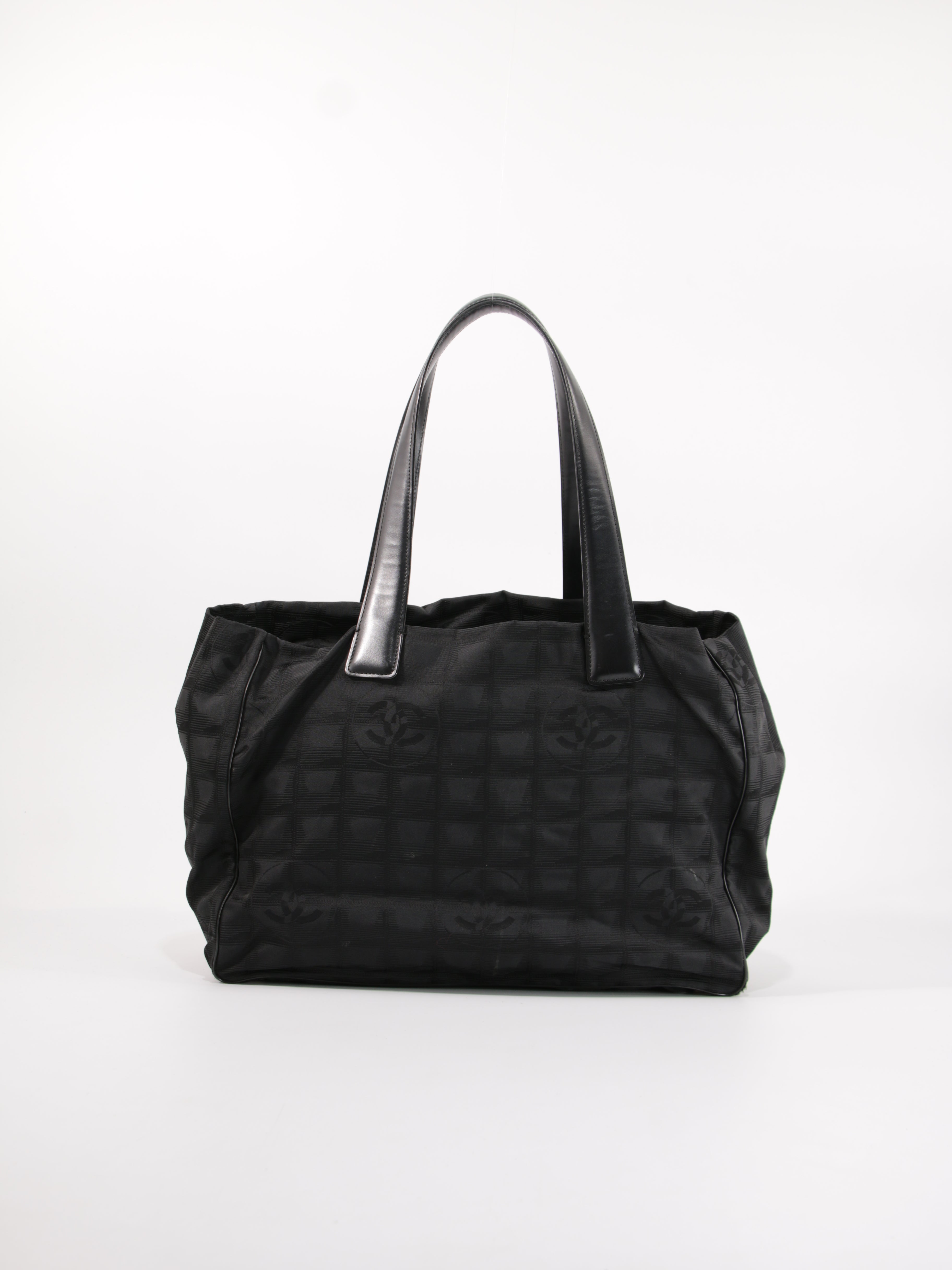 Medium New Travel Line Tote