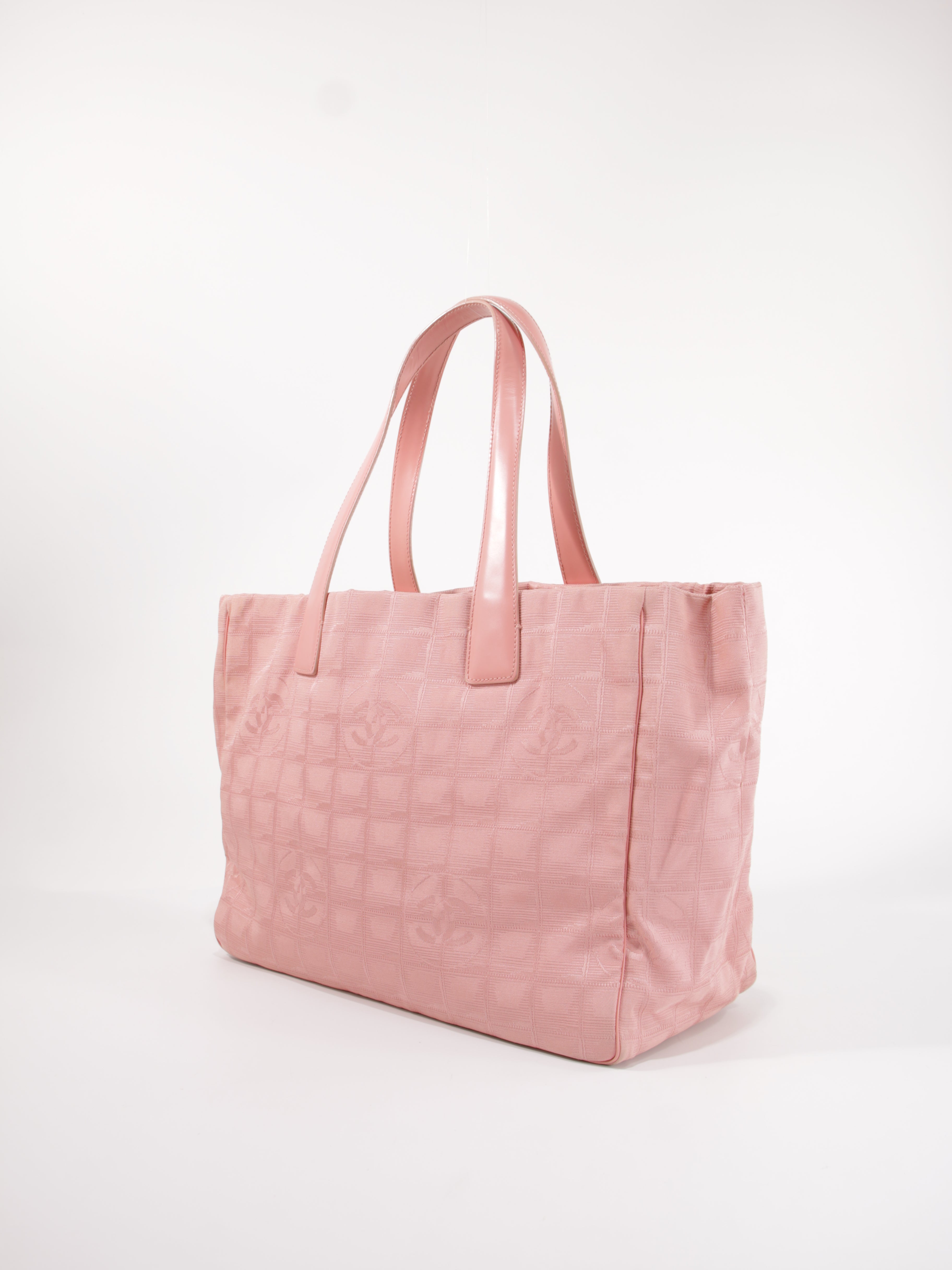 Medium New Travel Line Tote