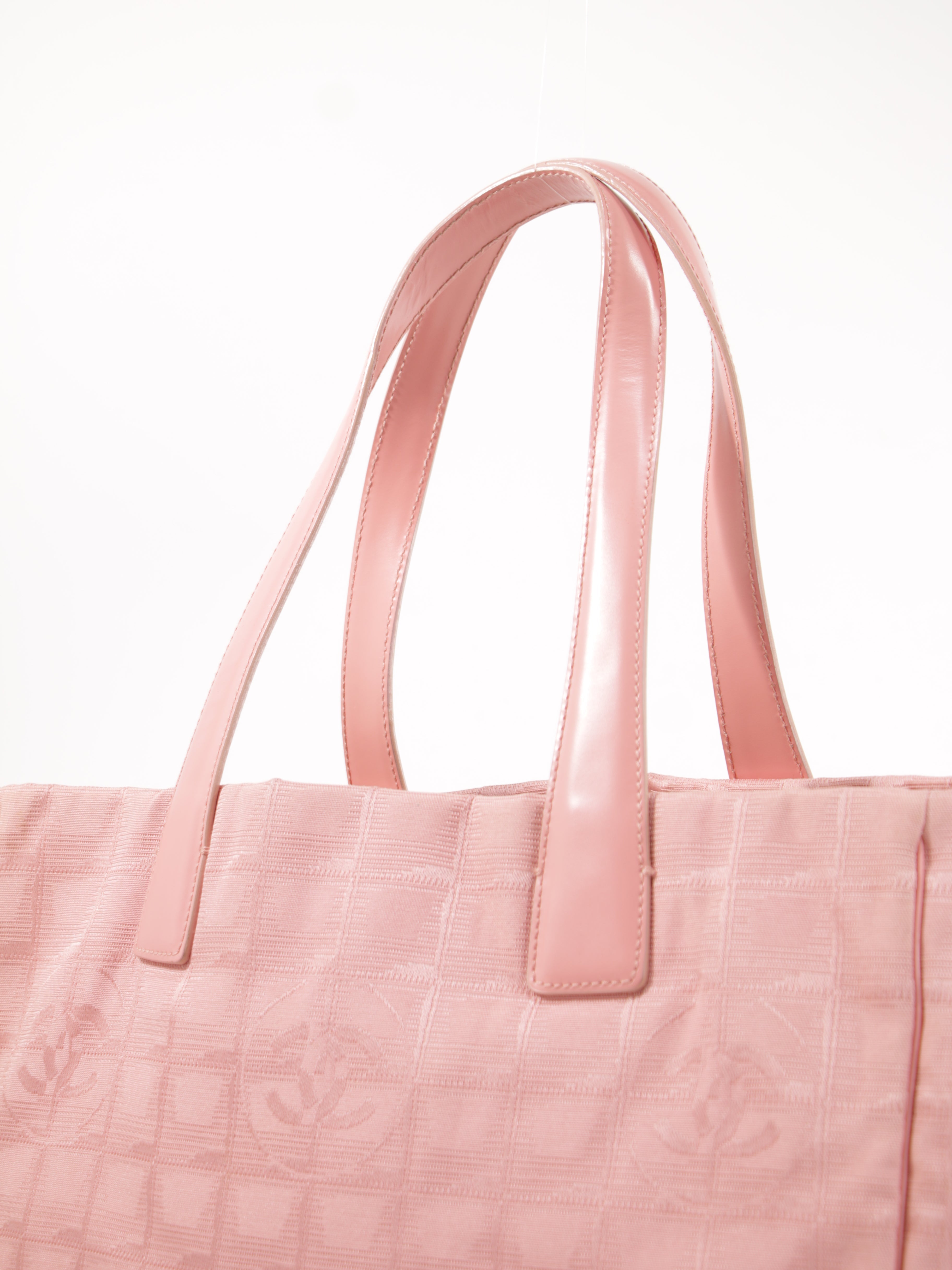 Medium New Travel Line Tote