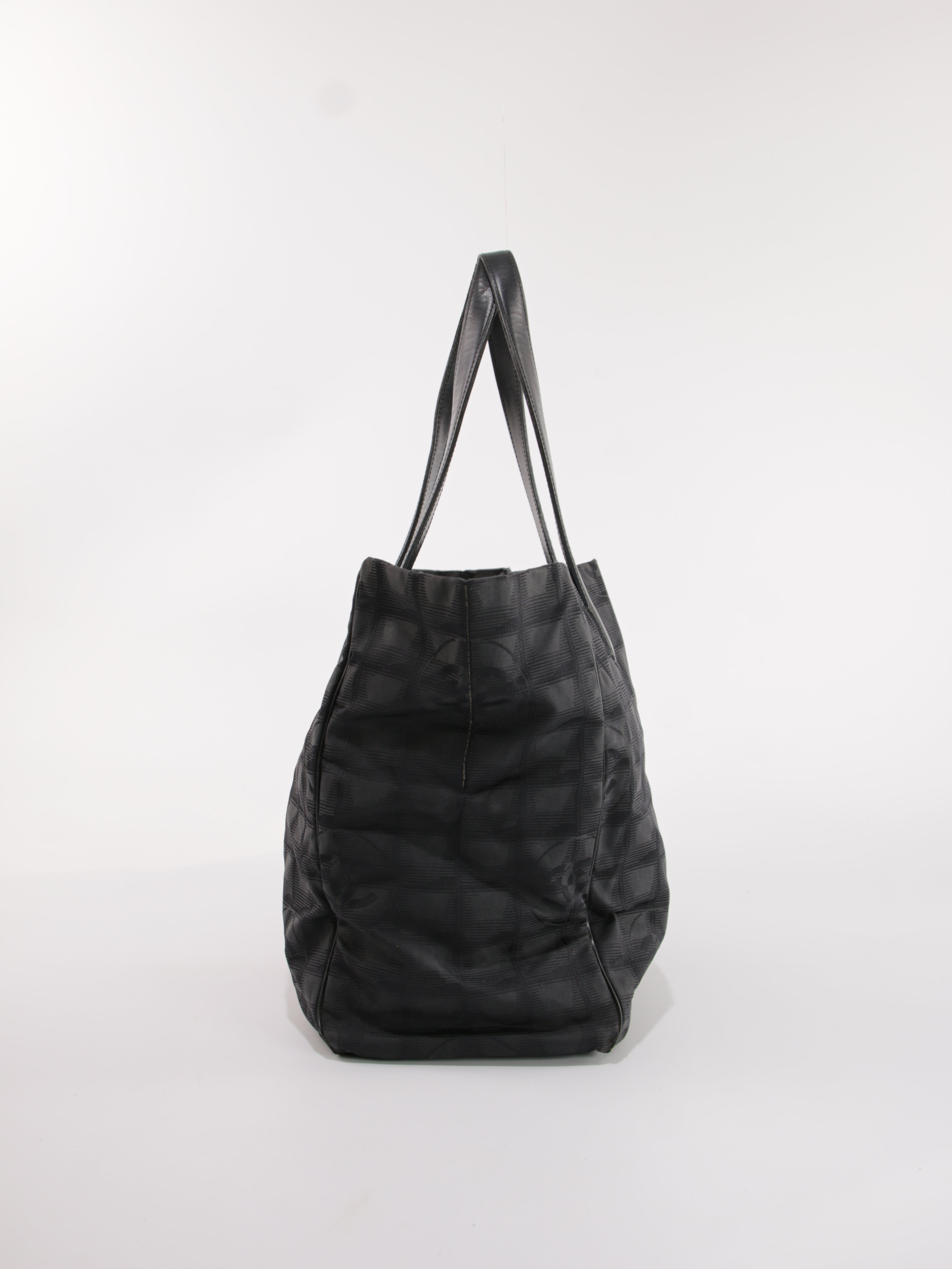 Medium New Travel Line Tote