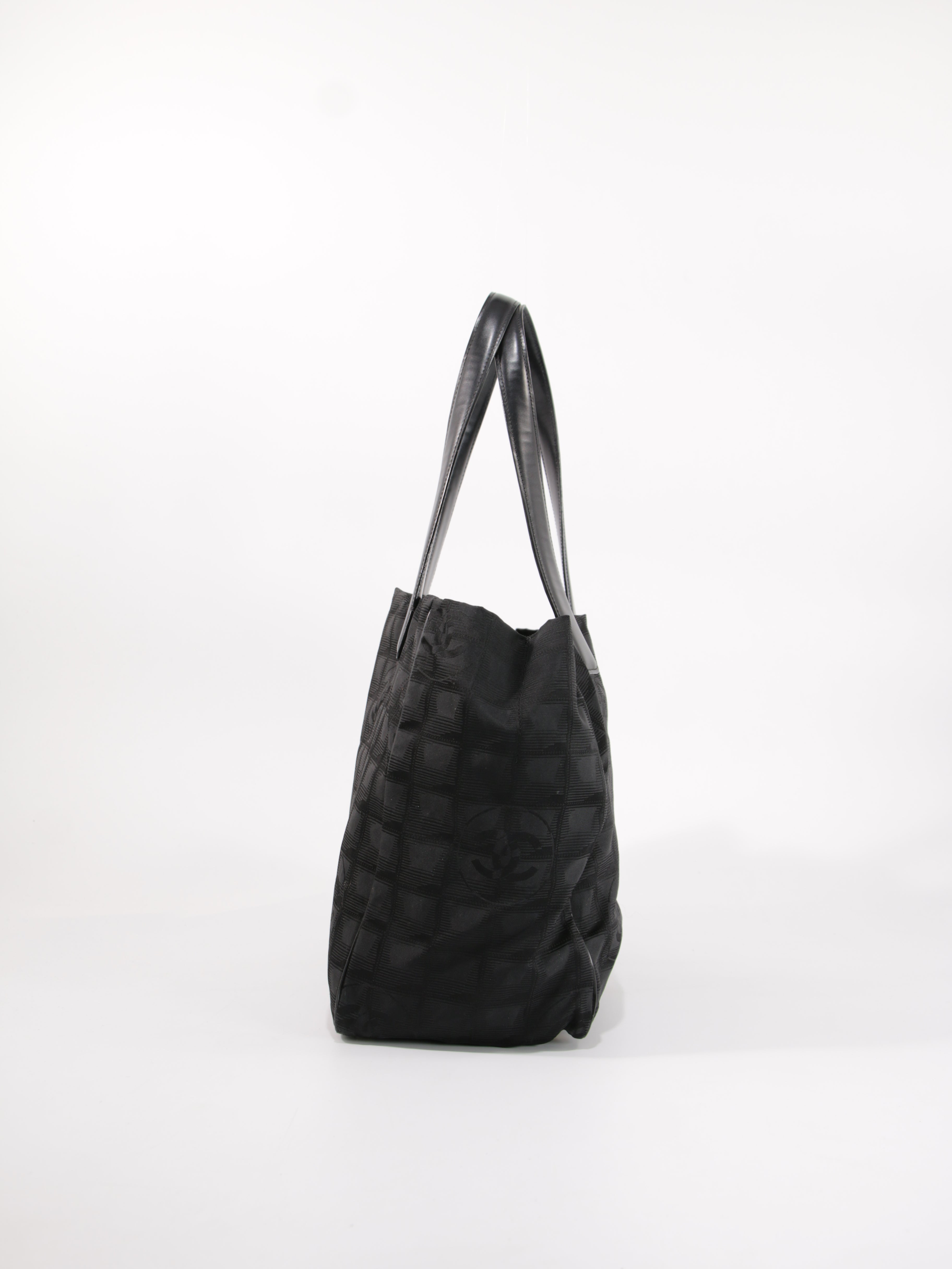 Medium New Travel Line Tote